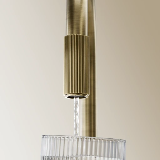 sink mixer with a water filtering system