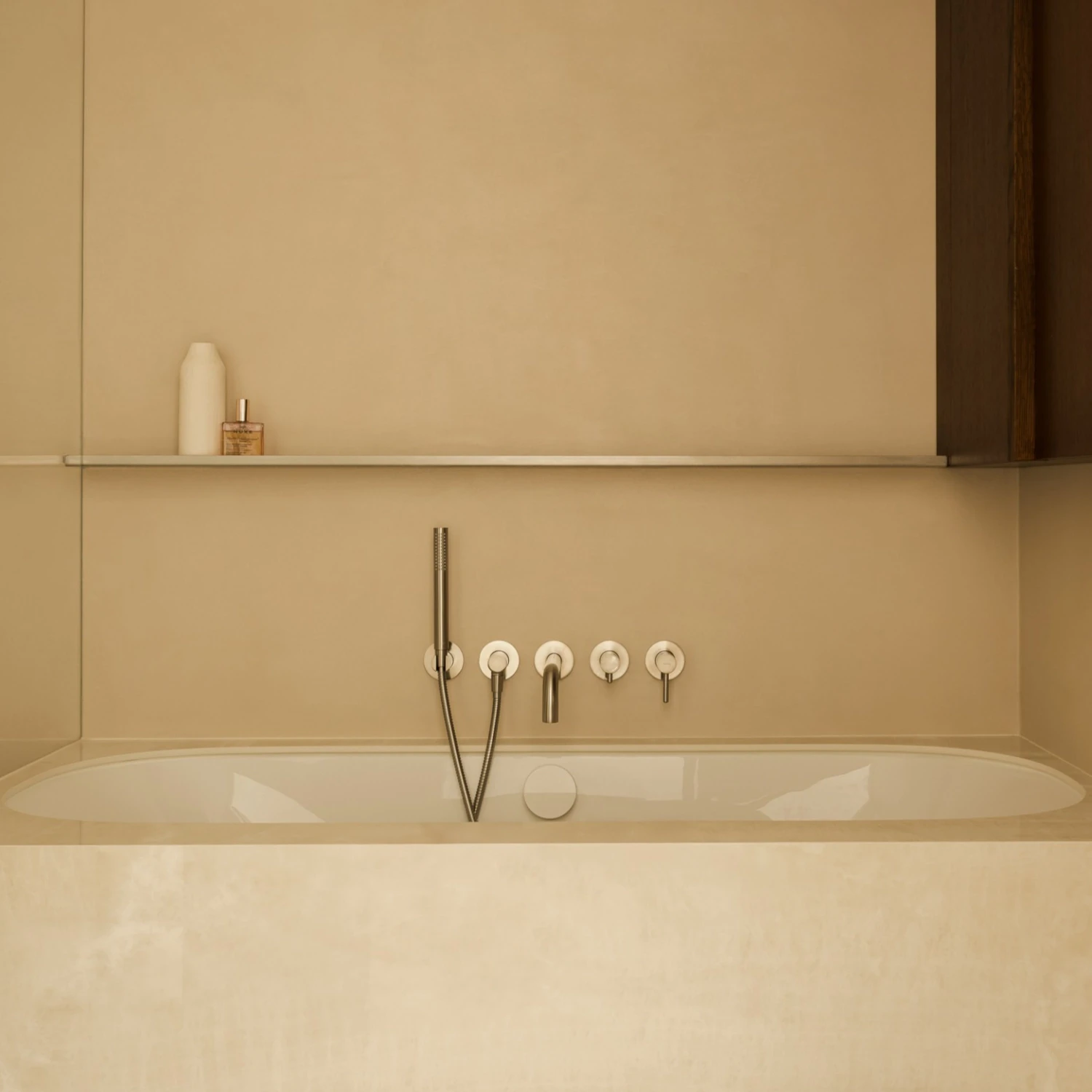 5-hole bath mixer for concealed installation