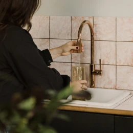 kitchen tap with a water filtering system