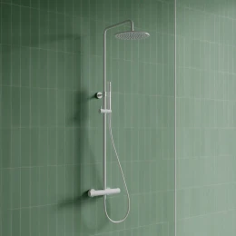 termostatyczny system prysznicowy natynkowy