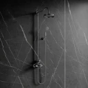 termostatyczny system prysznicowy natynkowy